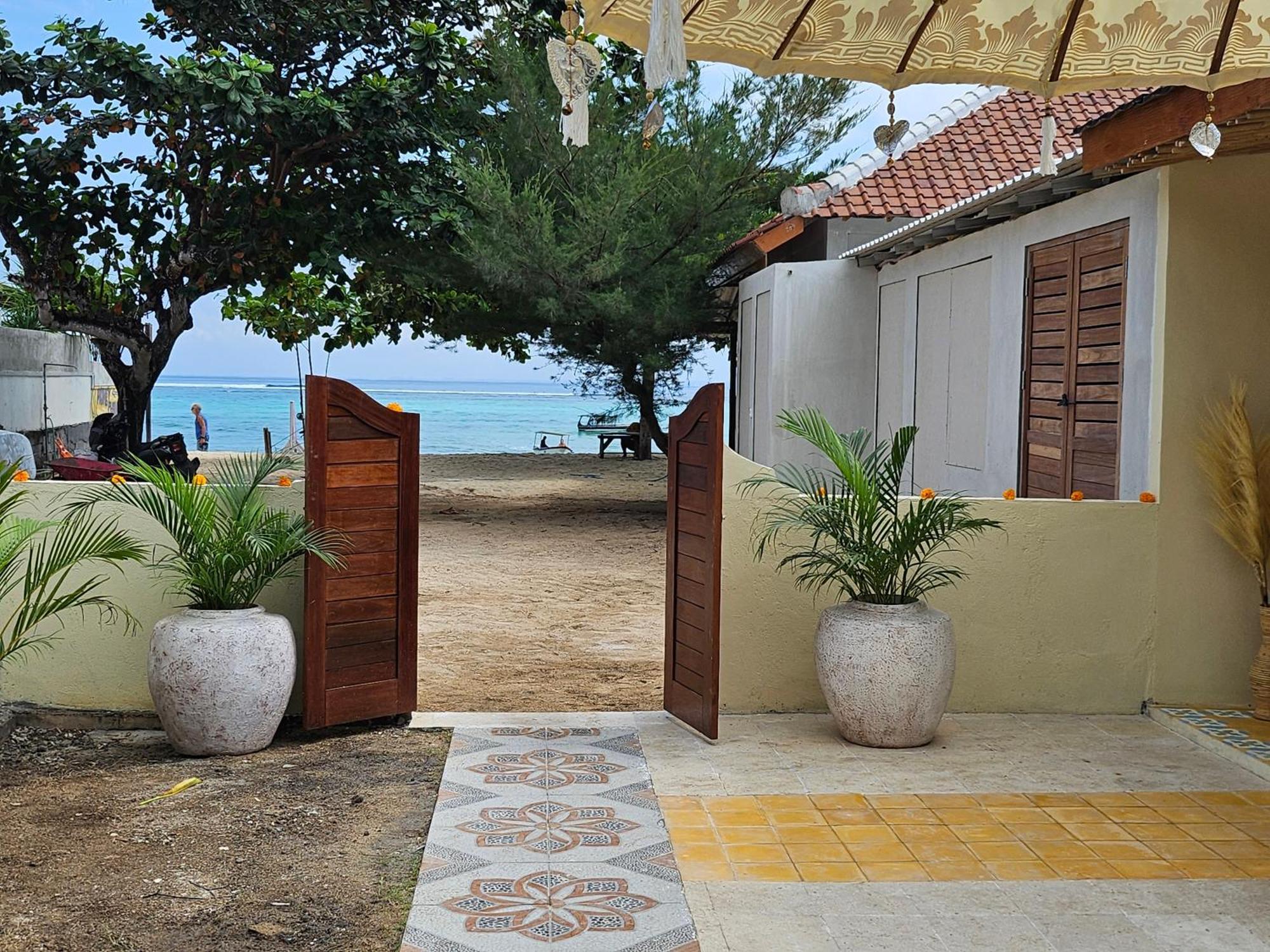United Colors Of Lembongan Hotel Exterior photo