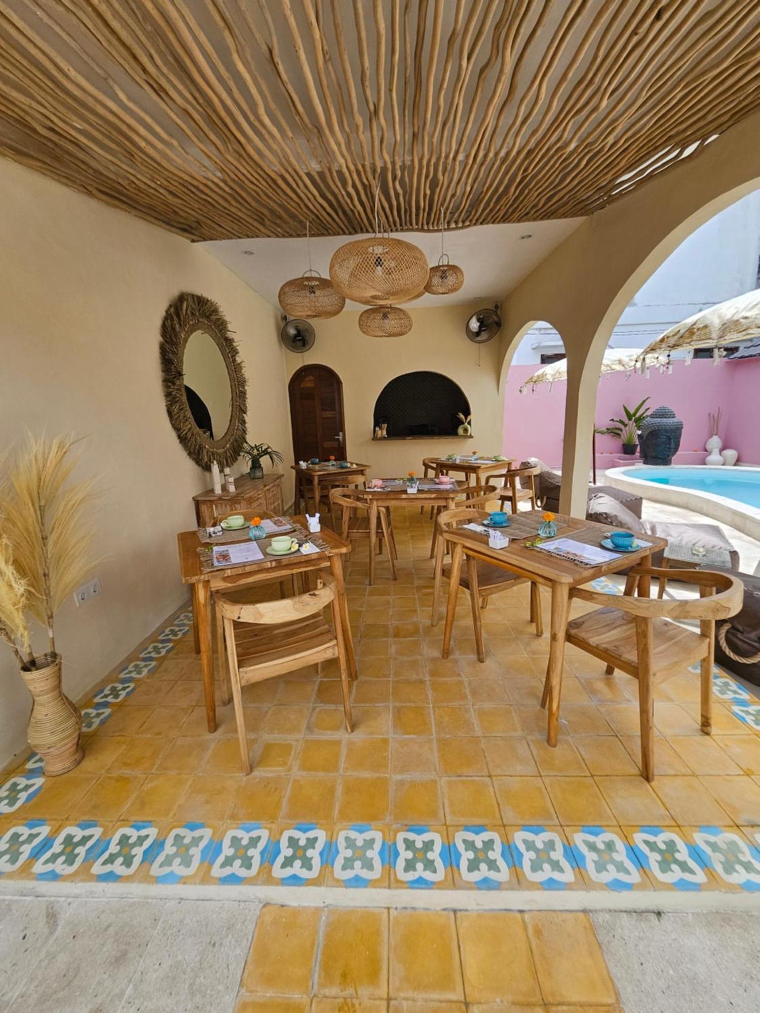 United Colors Of Lembongan Hotel Exterior photo