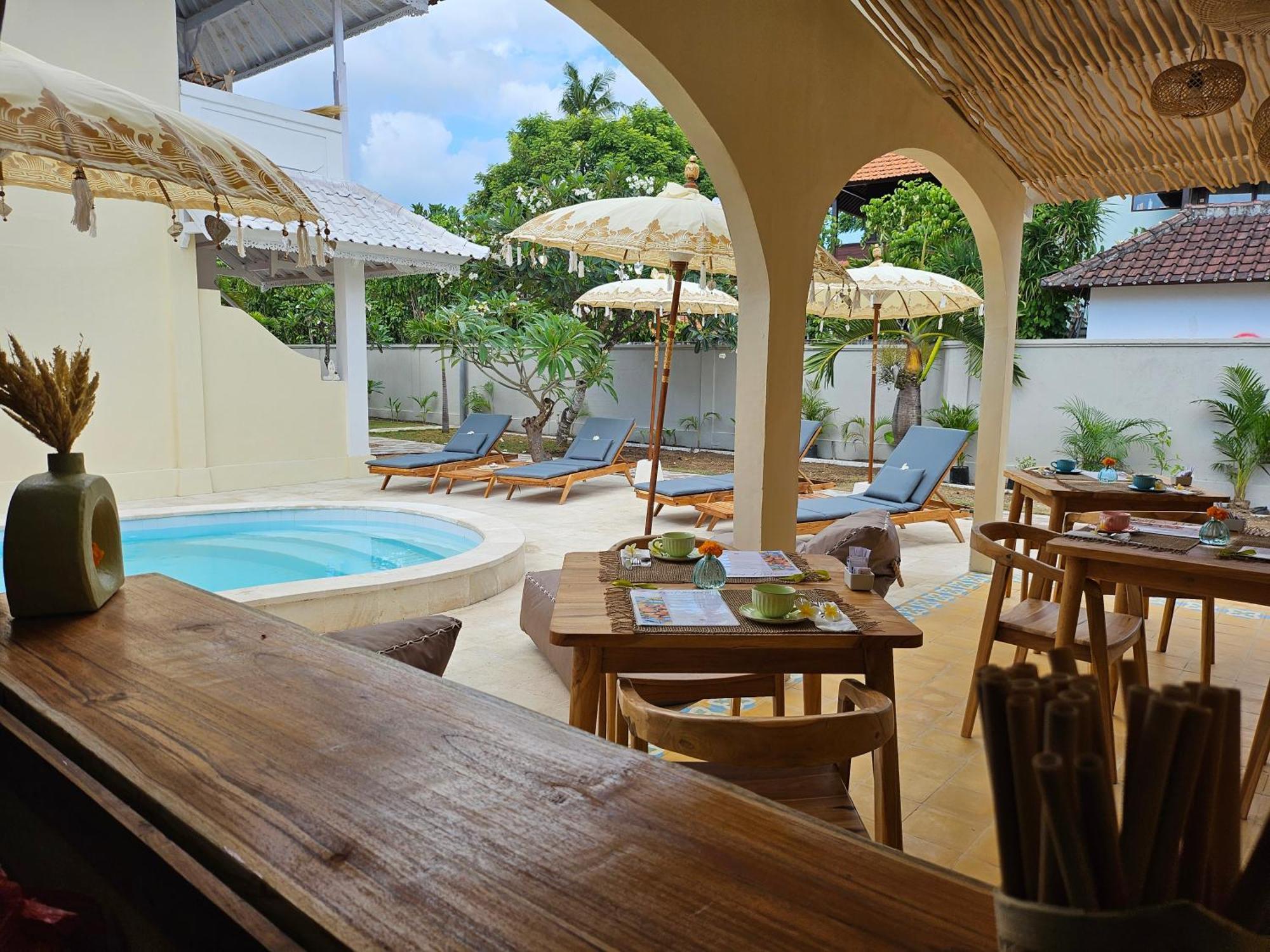 United Colors Of Lembongan Hotel Exterior photo