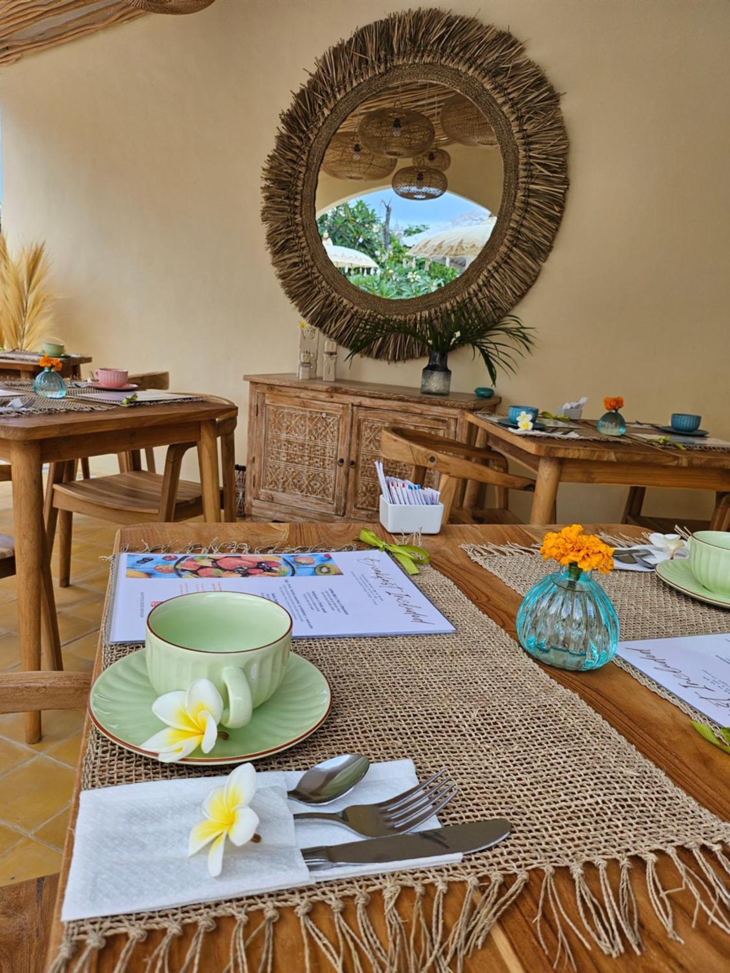 United Colors Of Lembongan Hotel Exterior photo